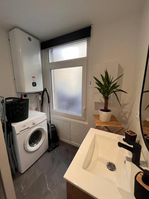 Beau Loft Room Proche Mont Saint Michel Jaccuzi Illimite En Plein Centre Avranches Exterior photo