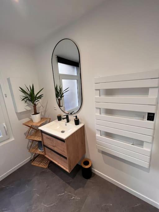 Beau Loft Room Proche Mont Saint Michel Jaccuzi Illimite En Plein Centre Avranches Exterior photo