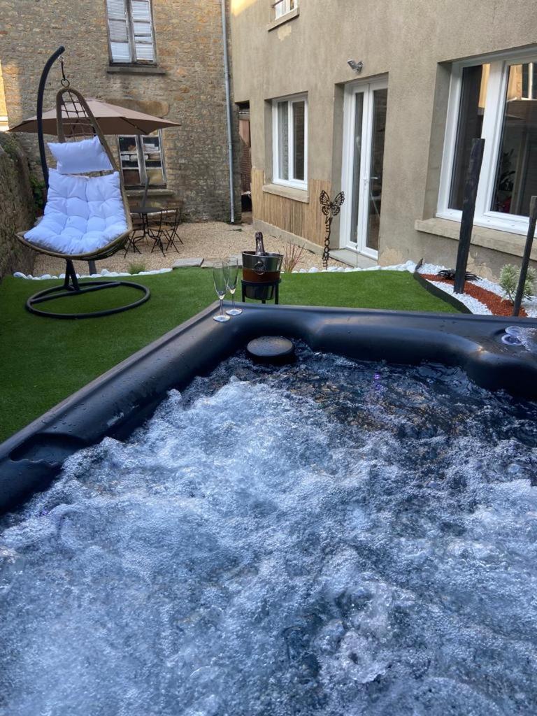 Beau Loft Room Proche Mont Saint Michel Jaccuzi Illimite En Plein Centre Avranches Exterior photo