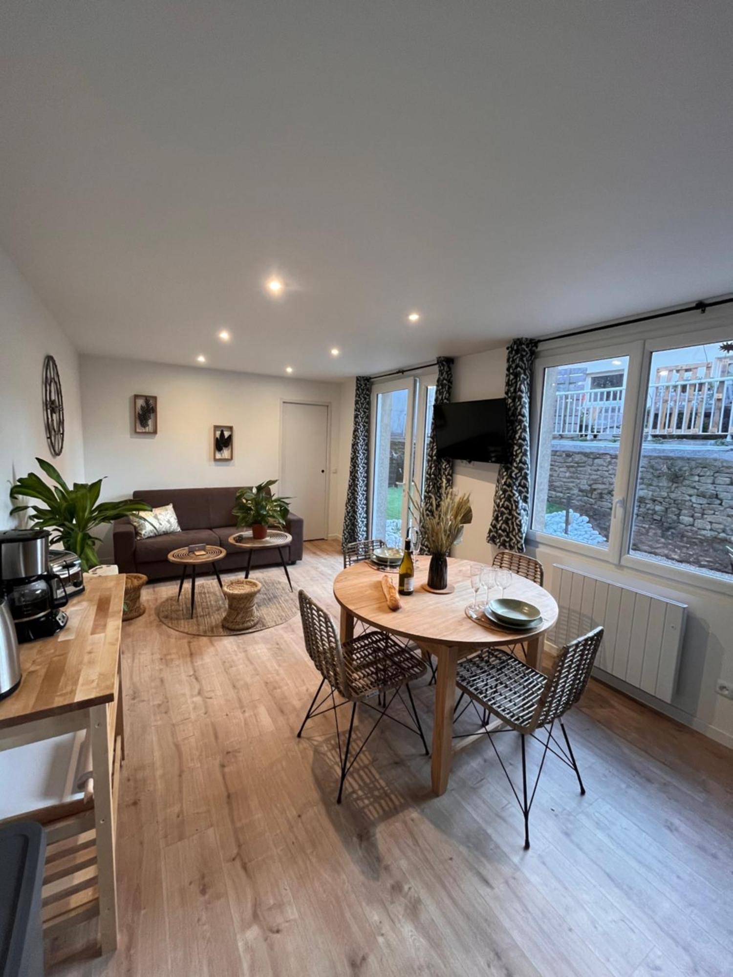 Beau Loft Room Proche Mont Saint Michel Jaccuzi Illimite En Plein Centre Avranches Exterior photo