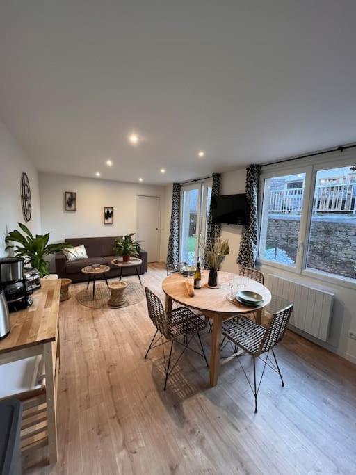 Beau Loft Room Proche Mont Saint Michel Jaccuzi Illimite En Plein Centre Avranches Exterior photo